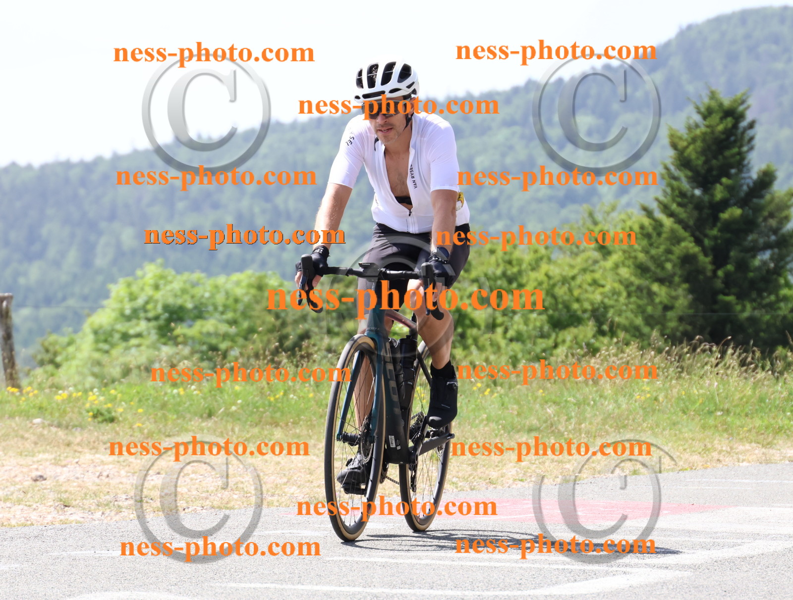 Col du grand Colombier (1550).JPG